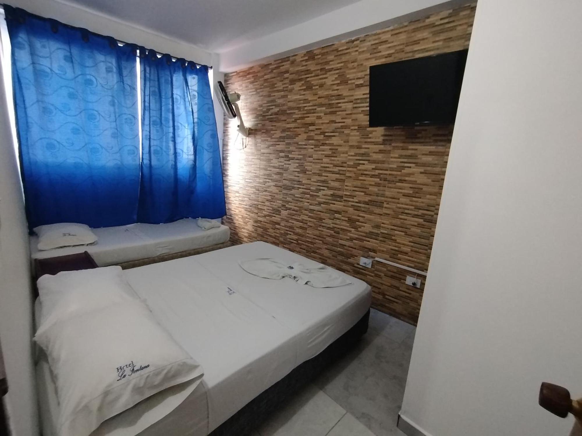 La Fontana Hotel *